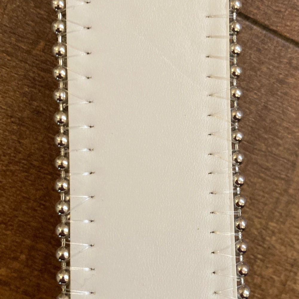 Vince Camuto White Leather Belt with Gold Hardware - Picture 3 of 8